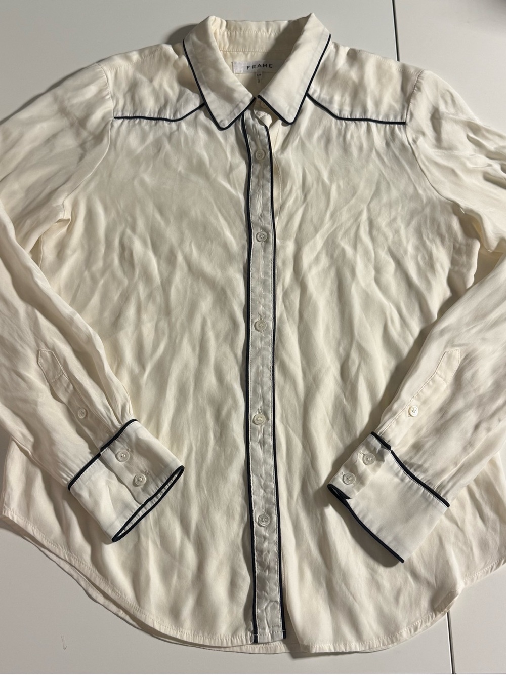 Frame Women's Slim Essential 100% Silk Shirt Off White Multi Navy Blue Size S